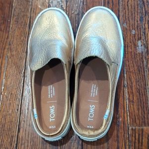 TOMSDark Gold Metallic Sunrise Slip-On Sneaker - Women Size 5.5